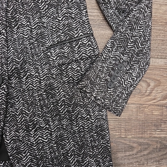 DKNY Women's Black and White Jacket - Picture 6 of 8